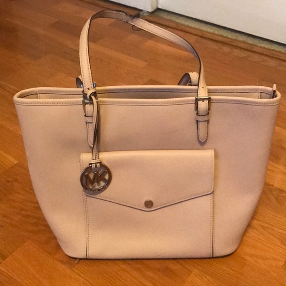 Michael Kors Handbags - Michael kors